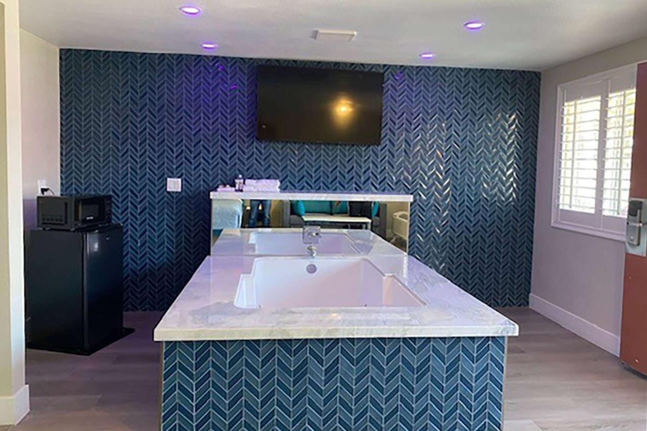 Super 8 By Wyndham Oceanside Downtown Hotel Ngoại thất bức ảnh