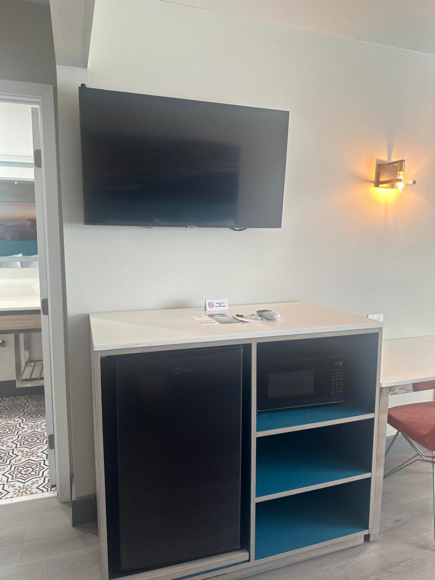 Super 8 By Wyndham Oceanside Downtown Hotel Ngoại thất bức ảnh